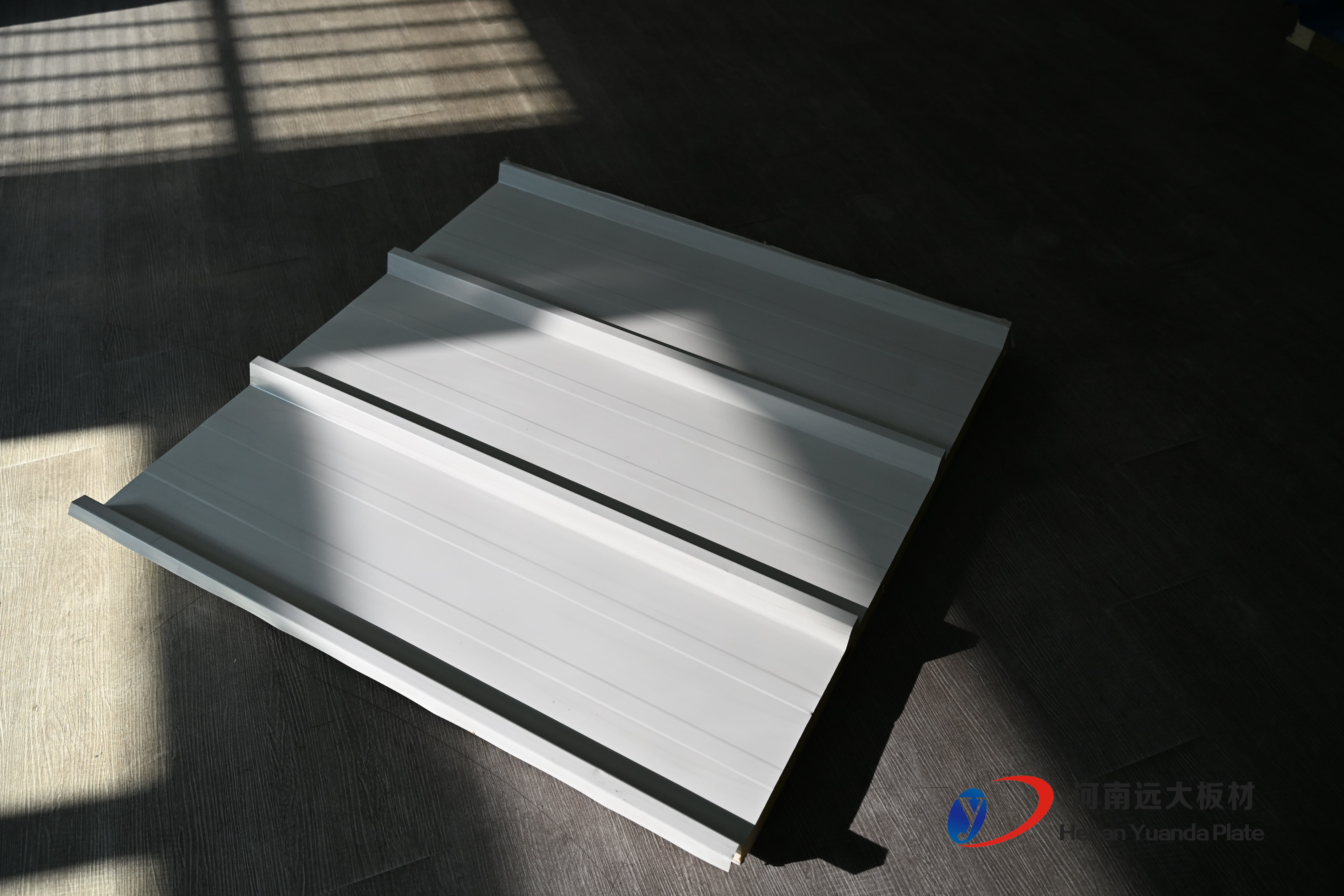 聚氨酯封邊巖棉板：防火性能、安裝技巧及行業(yè)創(chuàng)新(圖1)