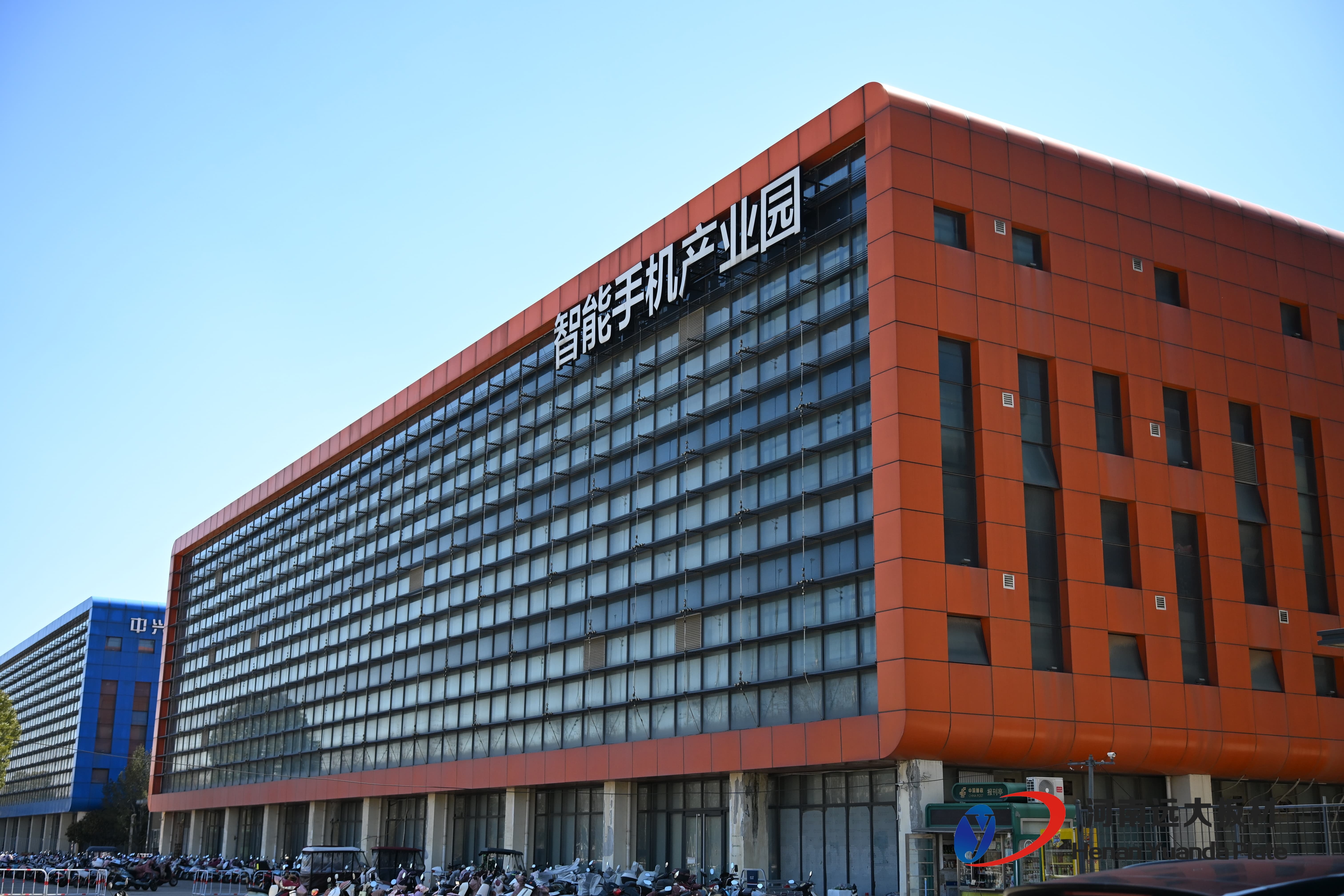 核心技術(shù)揭秘：為何我們的巖棉夾芯板十年不松馳？