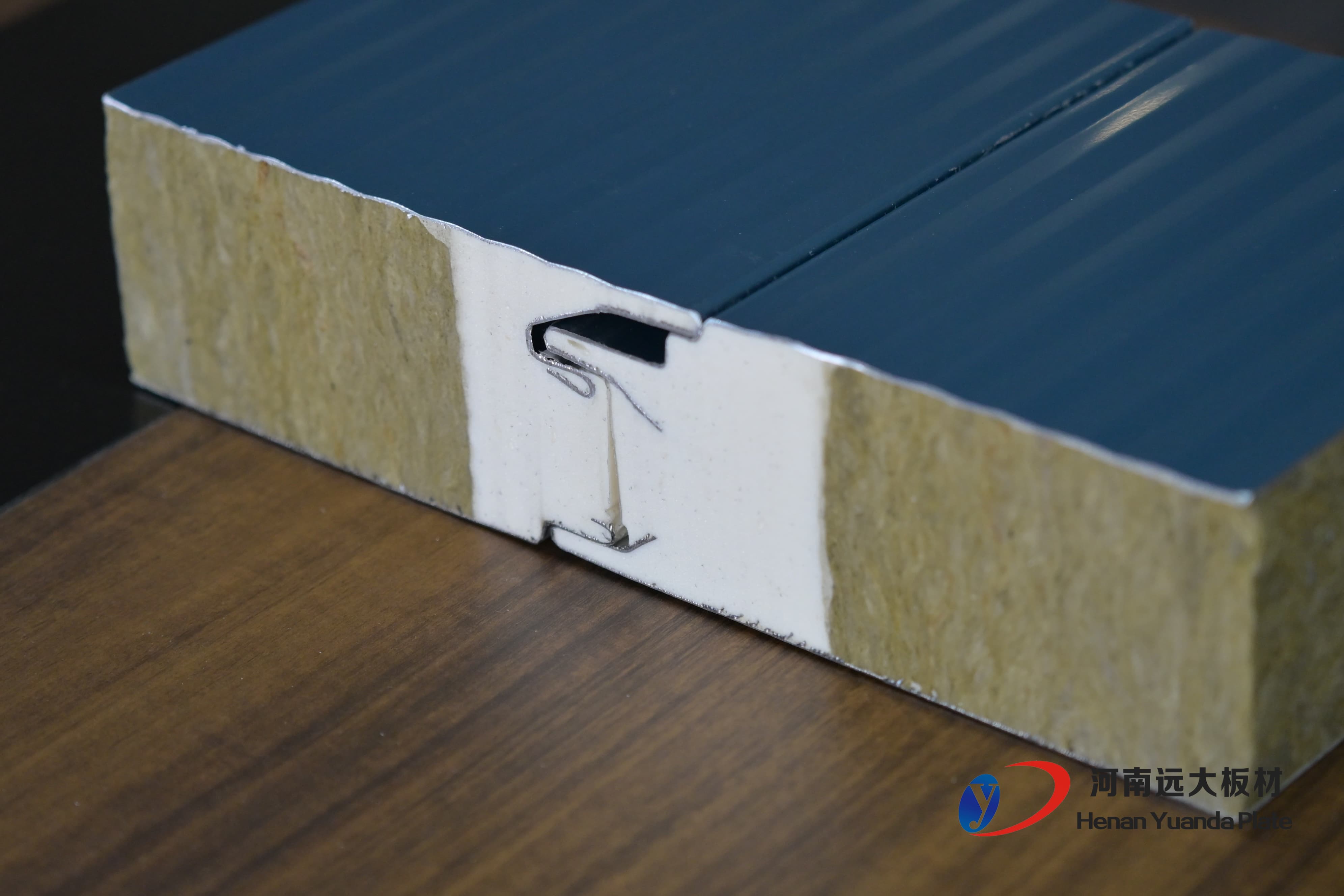 傳統(tǒng)板材VS聚氨酯夾芯板：在建筑效率與能耗上，差距竟然這么大！(圖2)